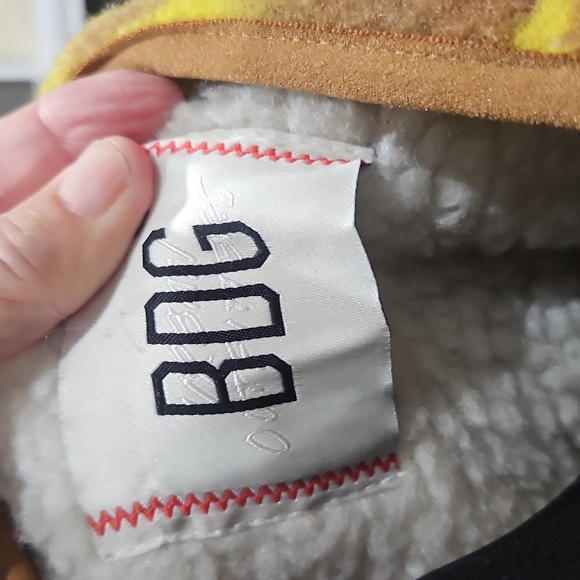 Urban Outfitters Yellow and Black Patterned Vest - Picture 2 of 8